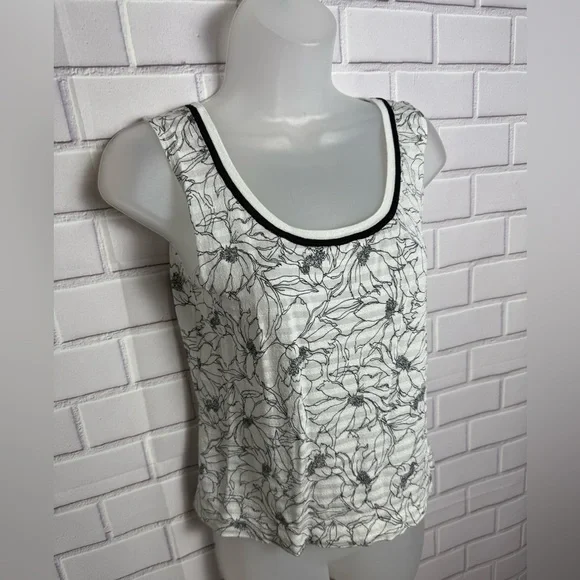 Dana Buchman Black and White 2pcs set floral tank top and Striped Cardigan/MP - Picture 5 of 13